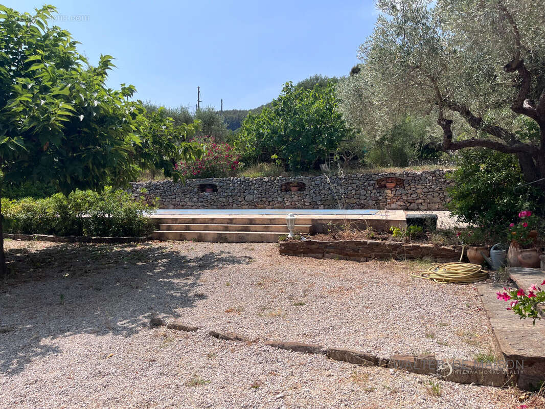 Maison à LE REVEST-LES-EAUX