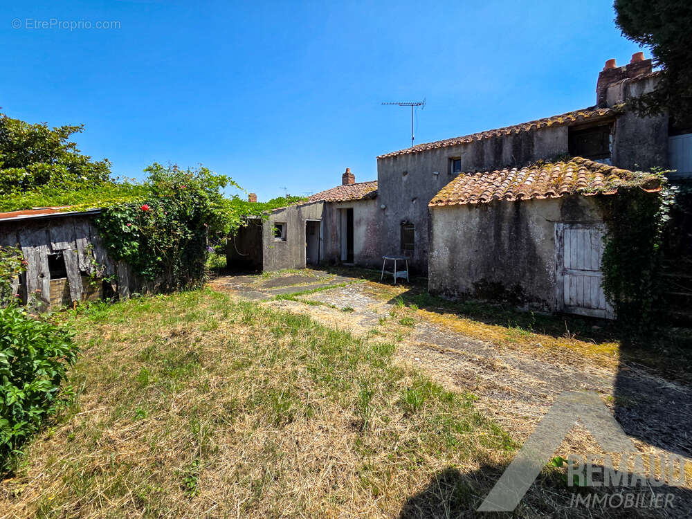 Maison ancienne XIXème siècle - A rénover - Fort potentiel - photo 2