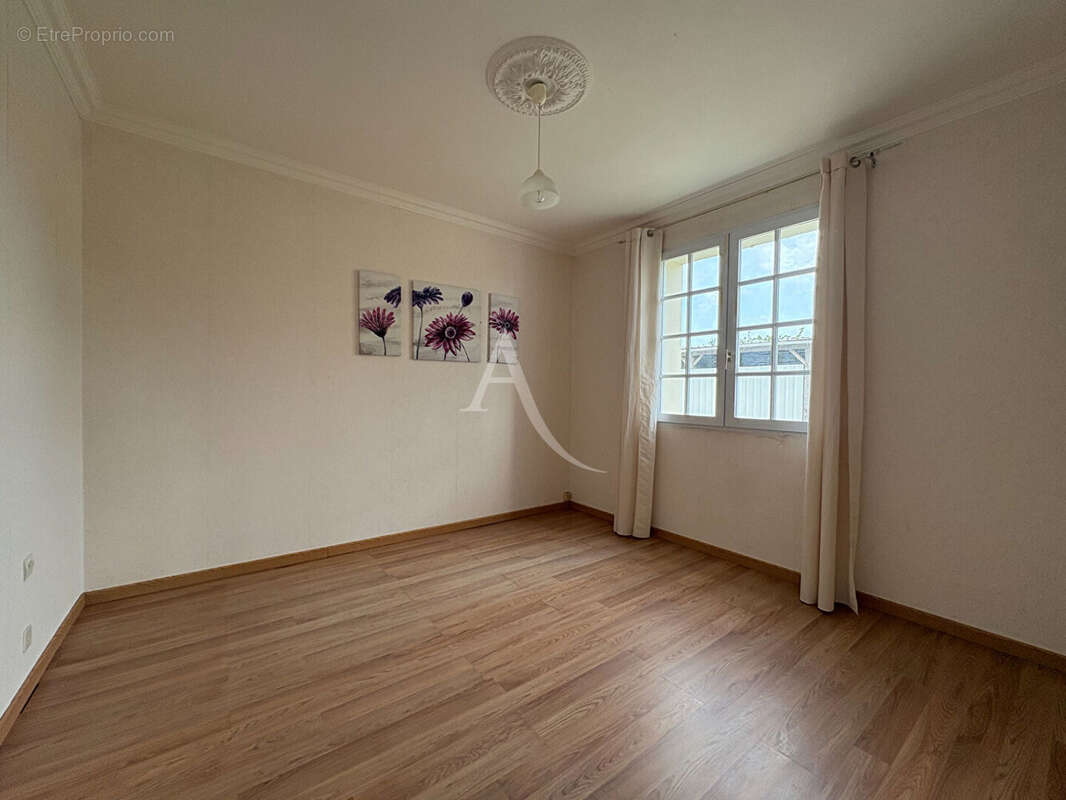 Maison 5 pièces - 3 chambres - NALLIERS - photo 5