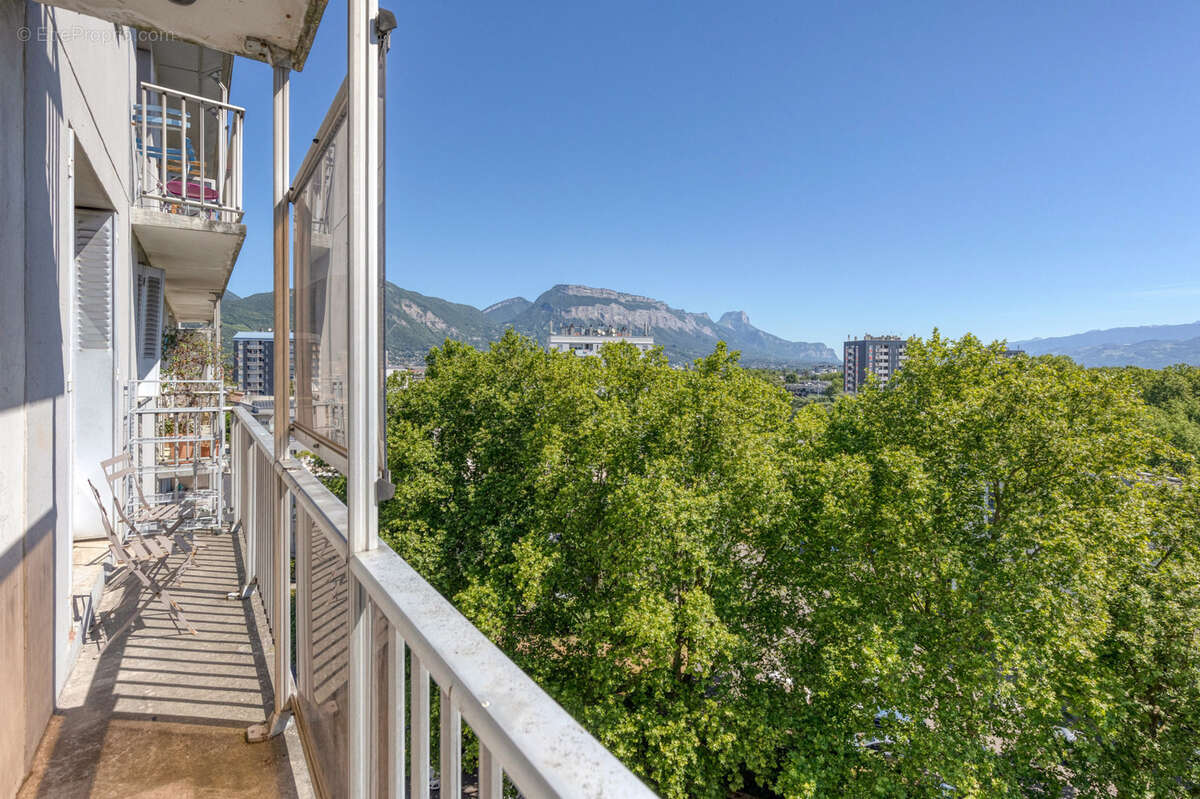 GRENOBLE MALHERBE : T3 55m2 vue massifs et cave en annexe - photo 5
