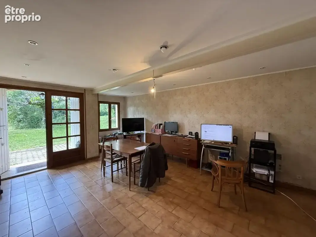 Maison 170 m² à Saint-Laurent-Du-Pape  - photo 8