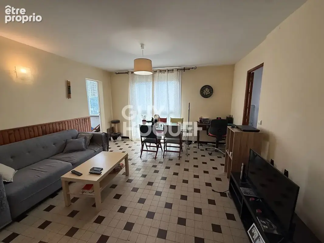 MOULIN A VENT  Apt F4  69 m² en dernier étage avec loggia et cave - photo 4