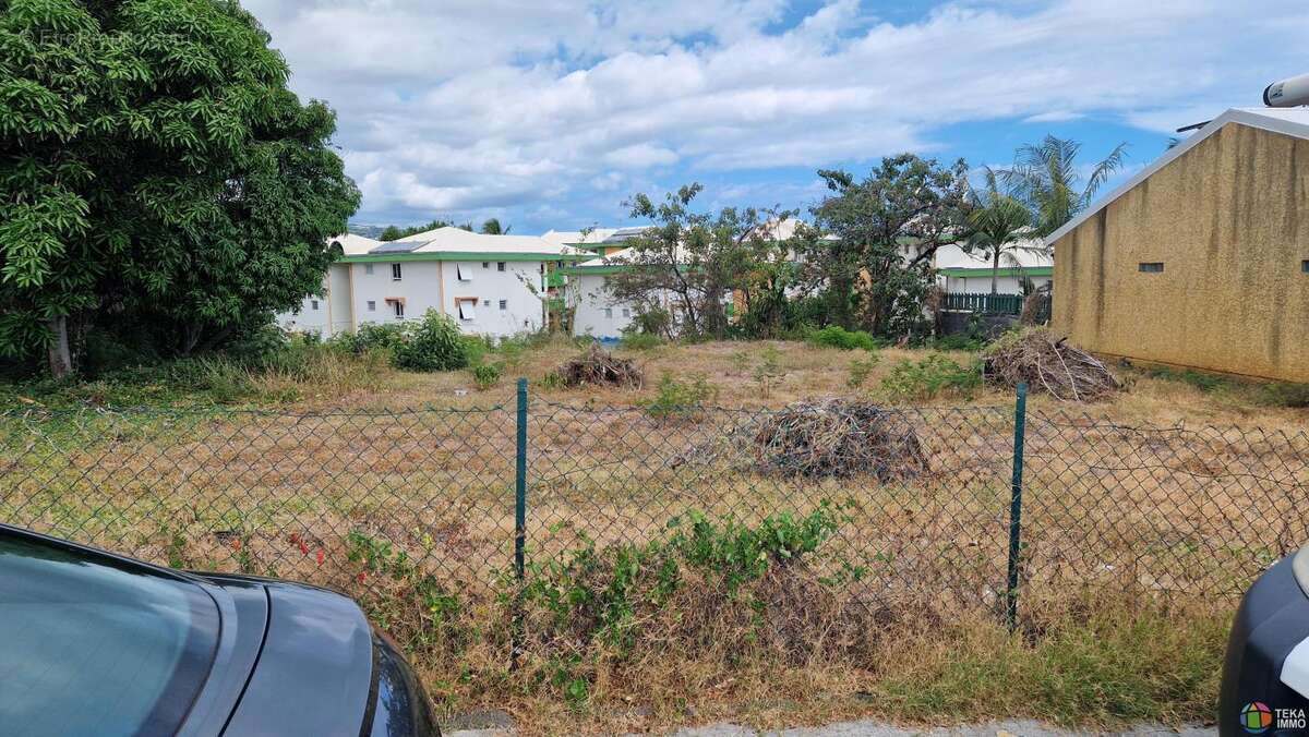 Terrain à SAINT-PIERRE