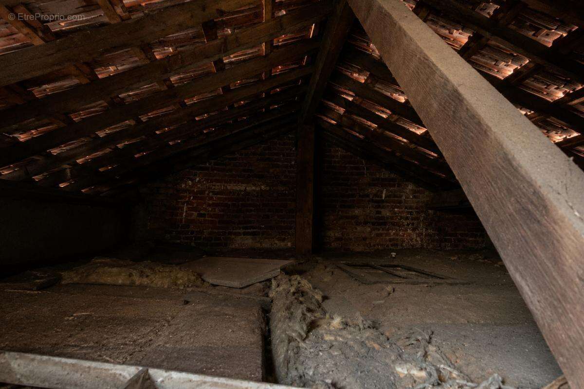 Bois-Colombes - Dernier étage, deux balcons et près de 20 m² de combles - photo 12