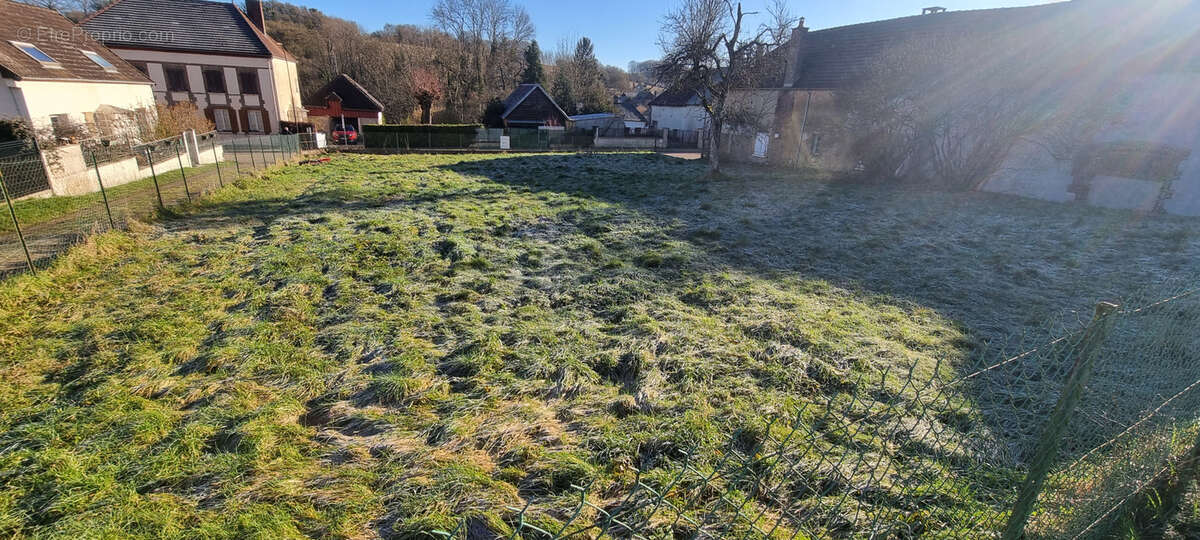 Terrain à MARAYE-EN-OTHE