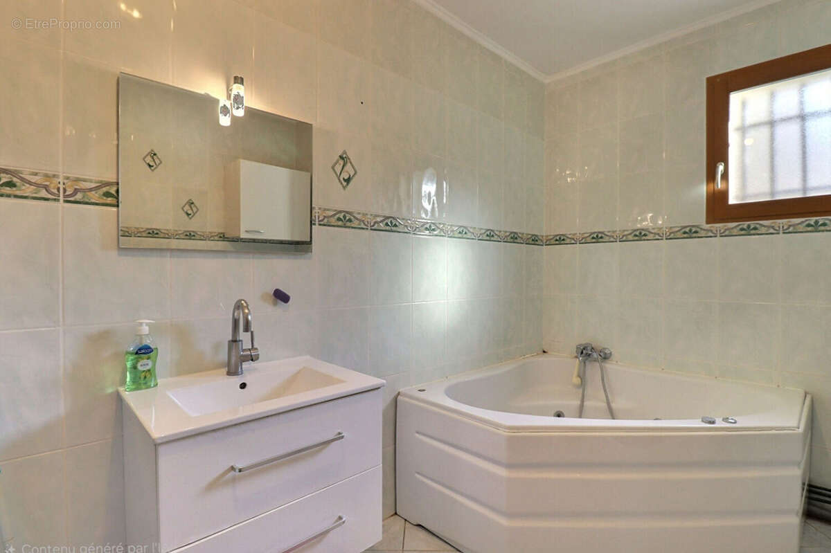 Maison Chambery 6 pièce(s) 141 m² et 559 m2 de terrain - photo 17