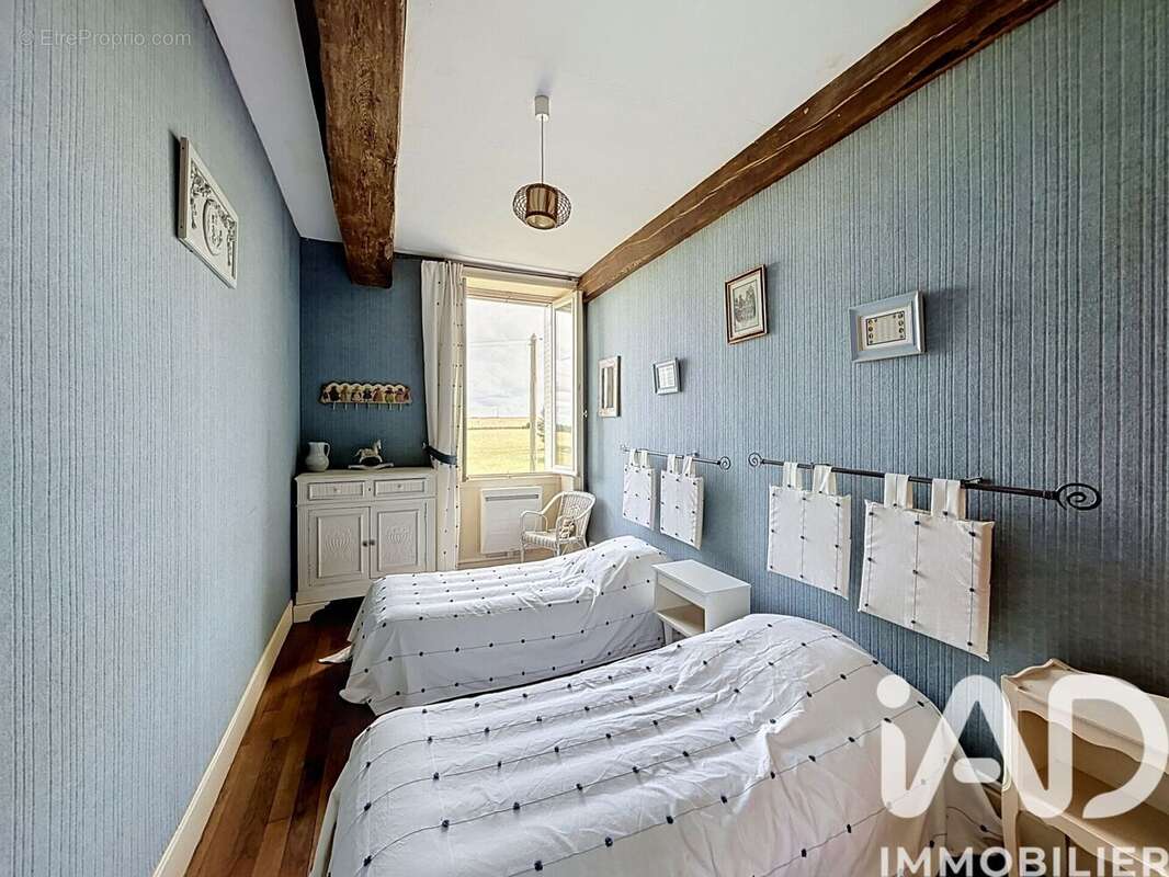 Maison 215 m² à Oye  - photo 7