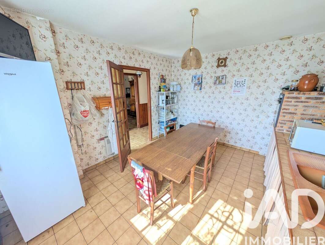Maison 110 m² à Bouresse  - photo 4