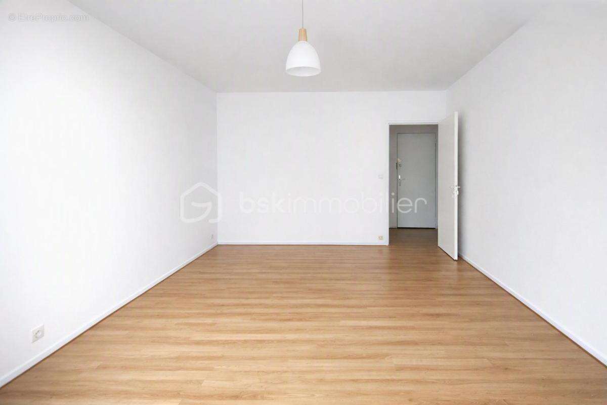 Paris 13ème - Appartement 2 pièces  en bon état calme et lumineux avec cave et parking - photo 4