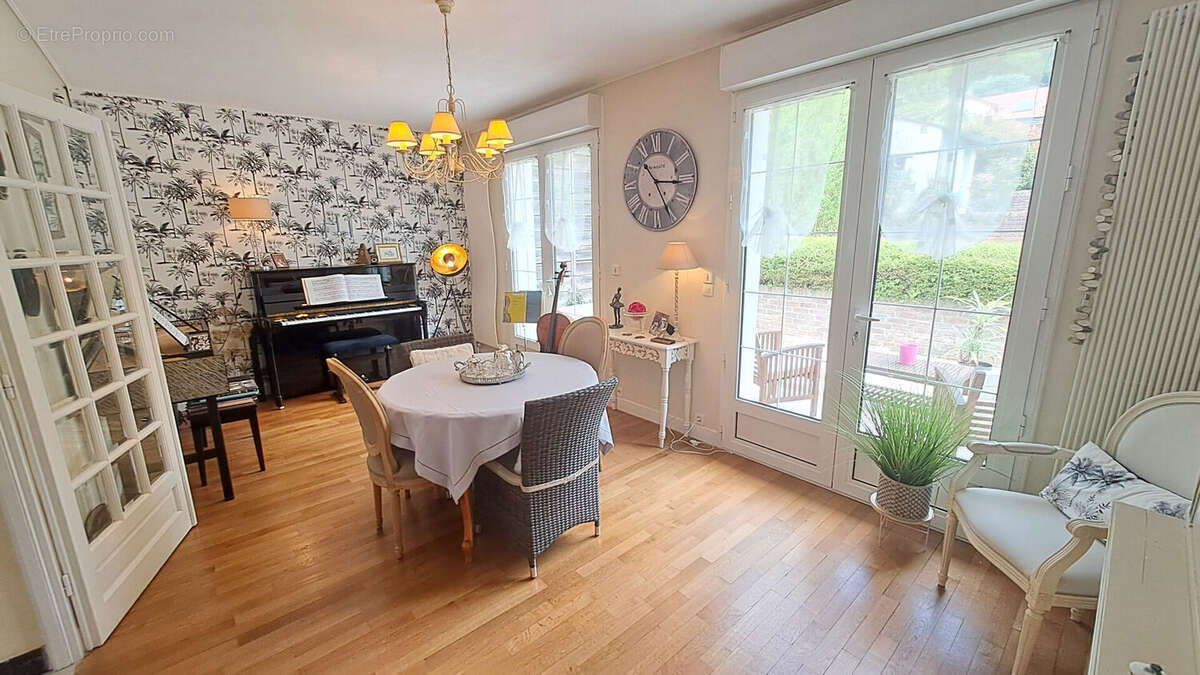 Maison à SAINT-REMY-LES-CHEVREUSE