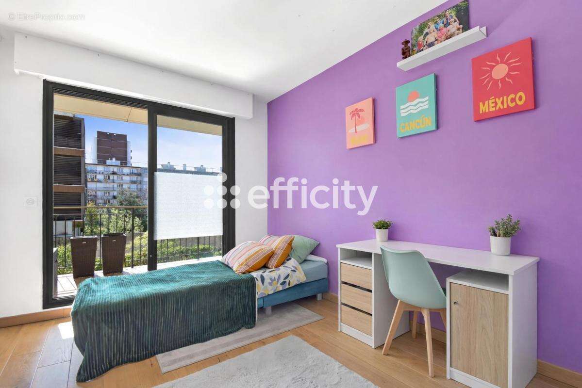 Appartement à COURBEVOIE