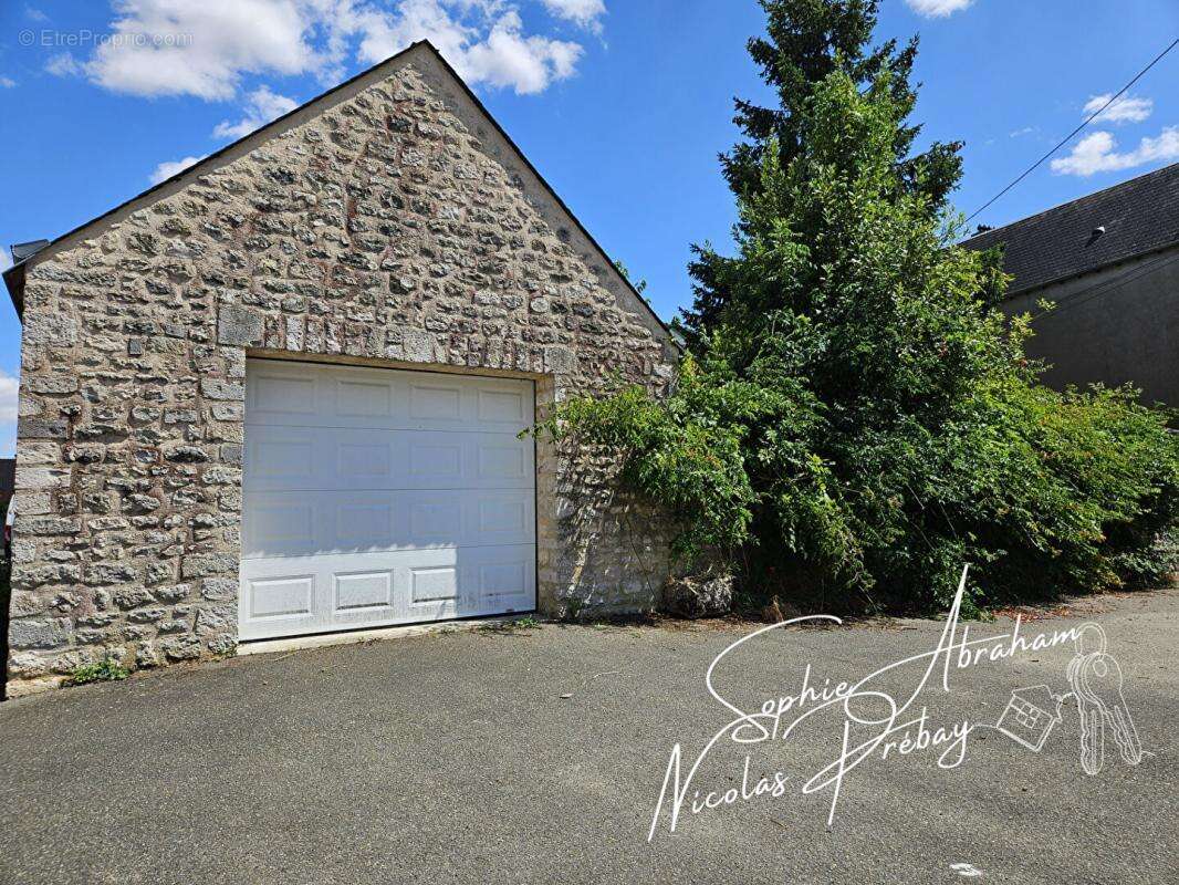 Maison en pierres avec jardin et double garage, proche centre-ville - photo 3
