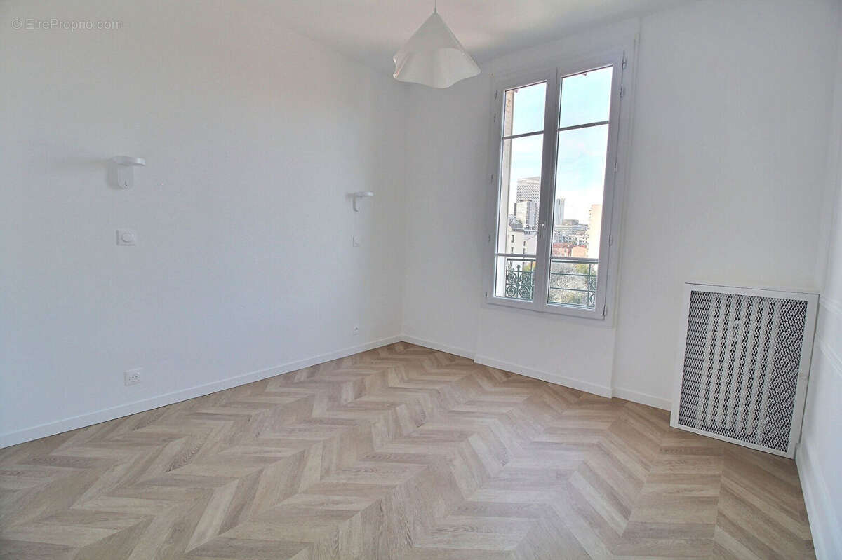 Appartement à COURBEVOIE