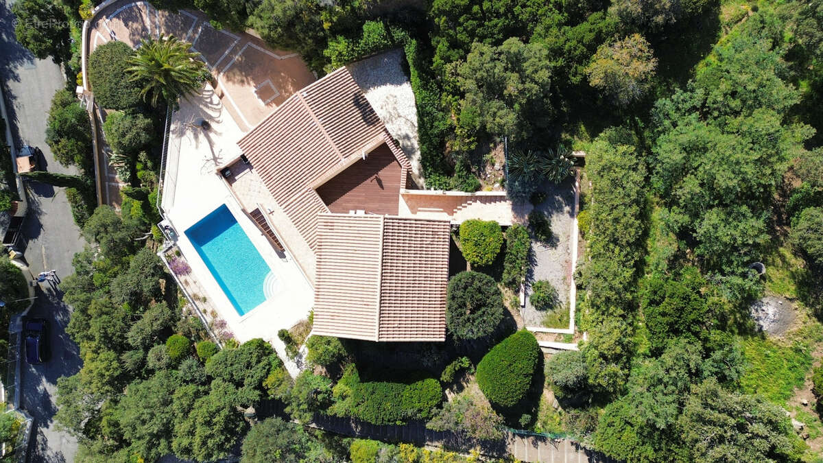 Maison à ROQUEBRUNE-SUR-ARGENS