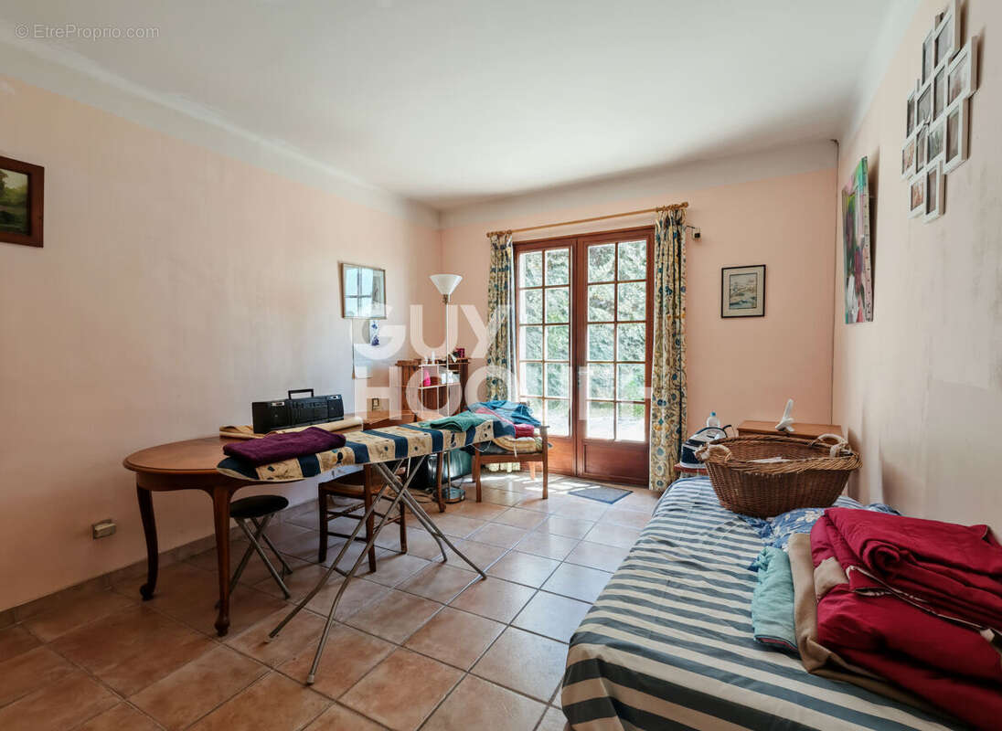 Maison BEAUMES-DE-VENISE - 200 m² habitables - R+1 - Piscine, Garage, Terrasse, Atelier - photo 11