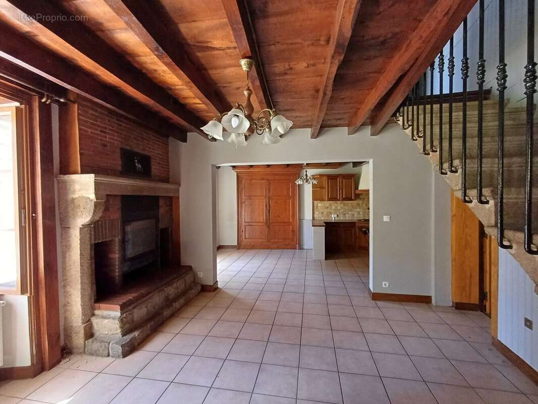 Maison à MONTMORIN