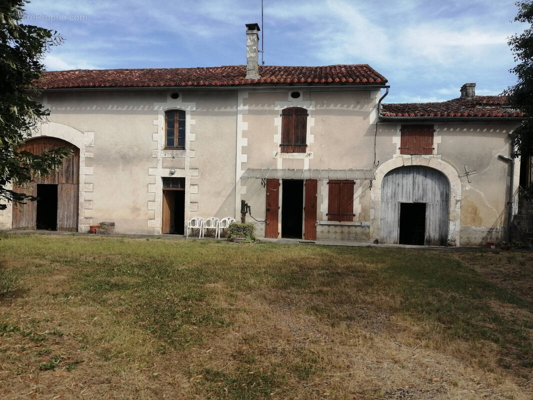 Maison à LA CHAPELLE-GRESIGNAC