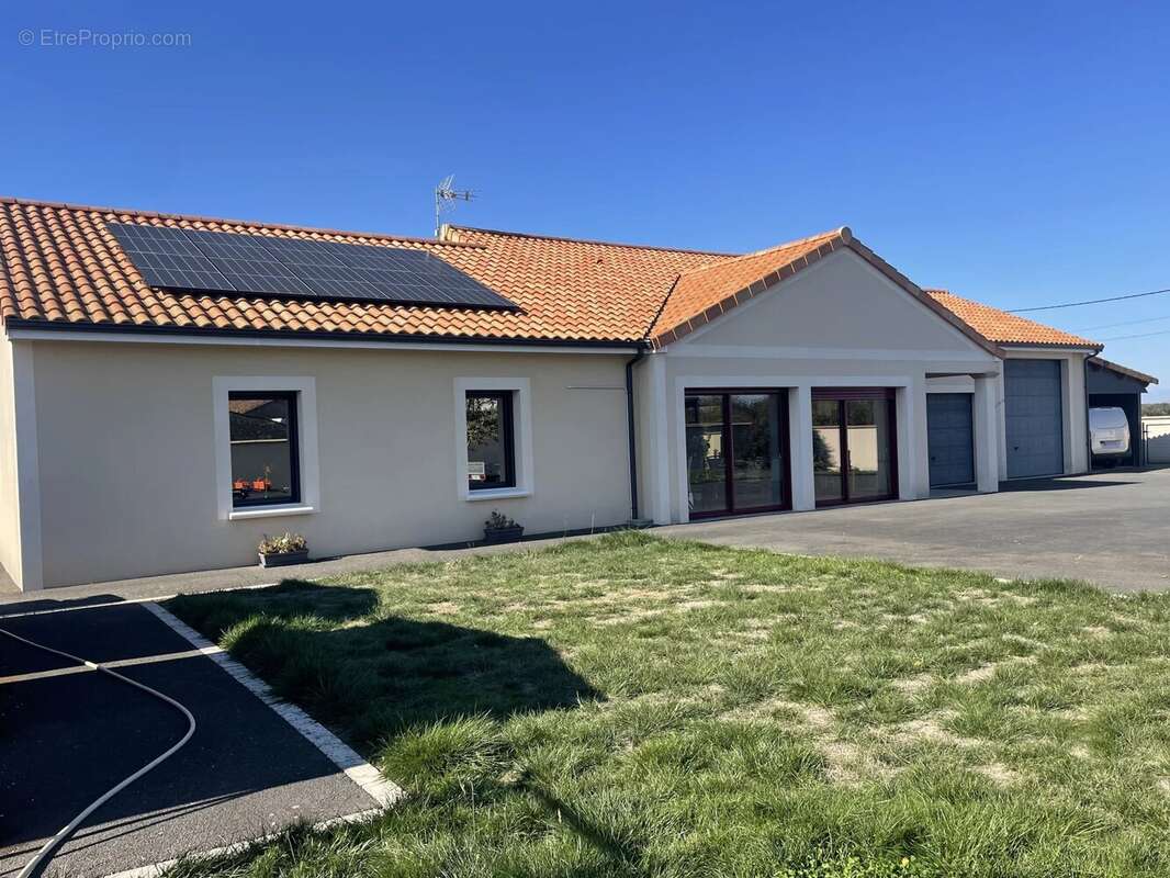 Maison à MONTREUIL-BELLAY