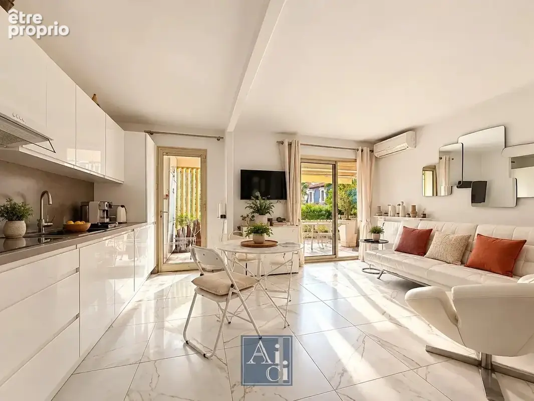 Cannes. à deux pas des plages. superbe 2 pièces avec terrasse de 45 m2 - photo 2