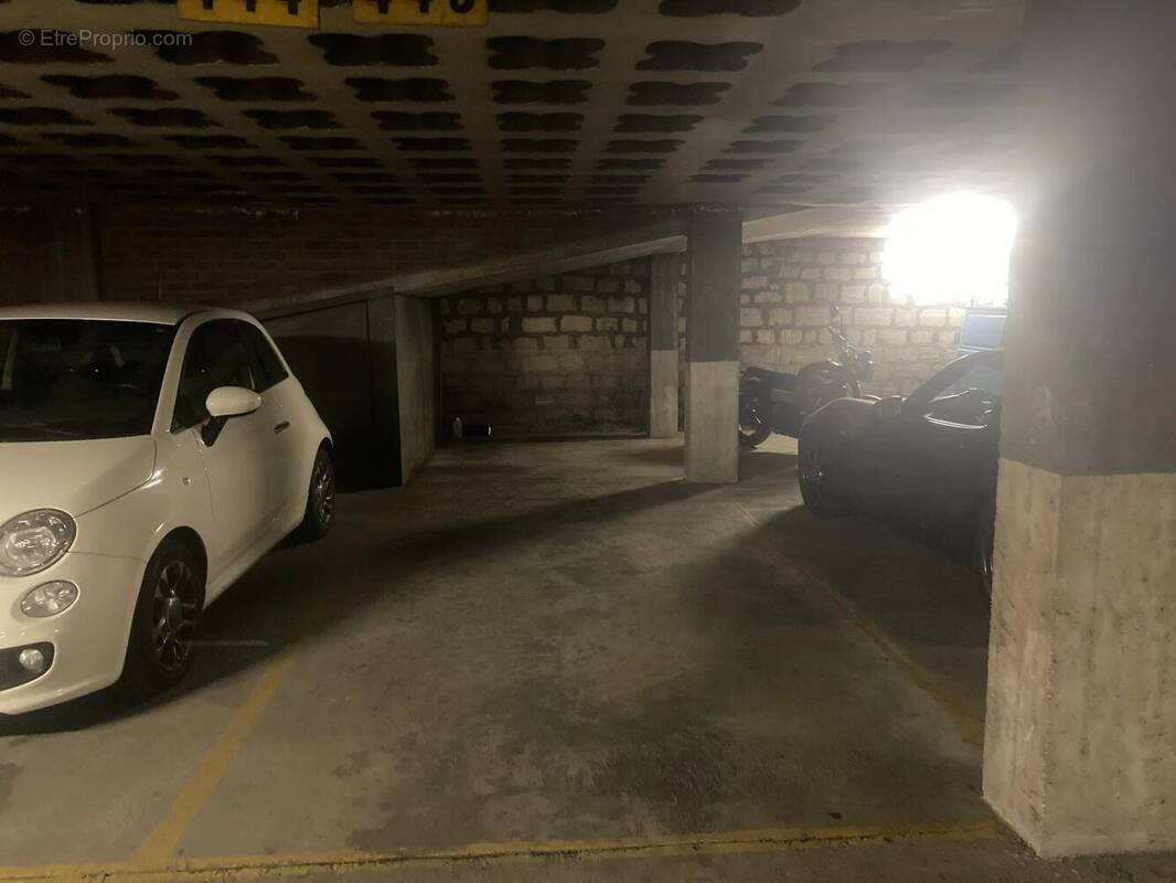 Parking à PARIS-15E