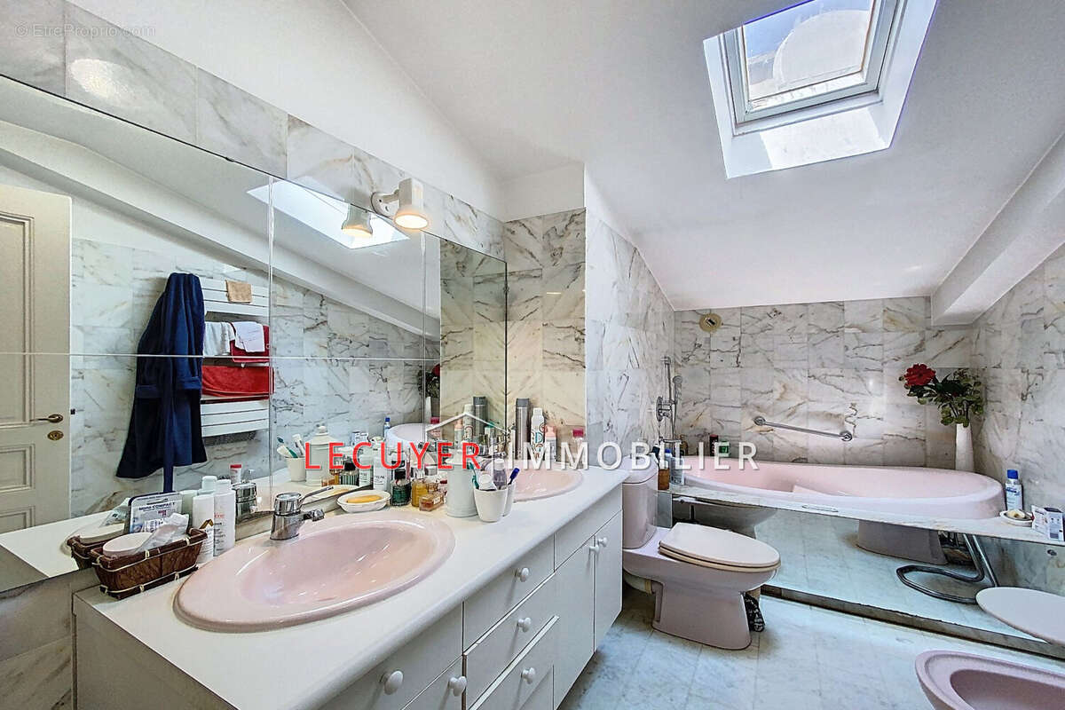 Appartement à VALLAURIS