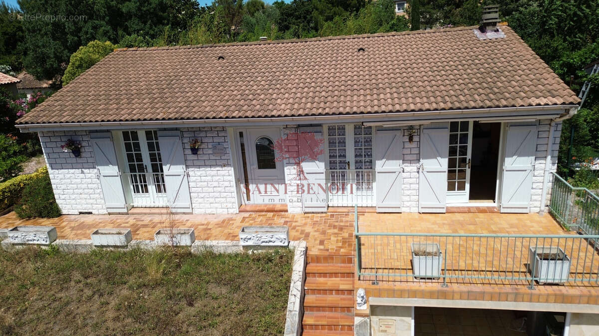 Villa de plain pieds de 121m2 de type t3 avec un bureau et un sous sol de 96m2 - photo 2