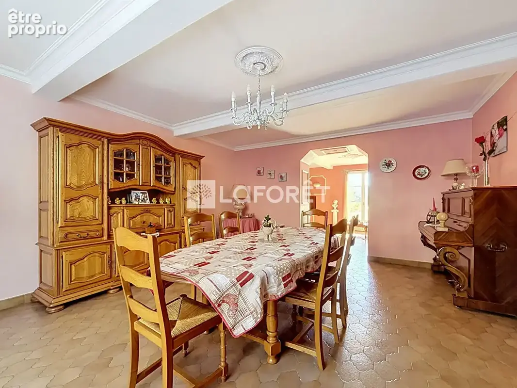 Demeure FAMILIALE à vendre au coeur du village - 7 pièce(s) 265 m2 - photo 4