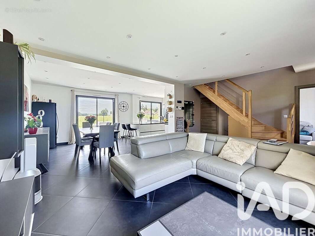 Maison 136 m² à Liverdy-En-Brie  - photo 5