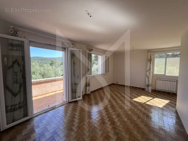 Maison à PEYROLLES-EN-PROVENCE
