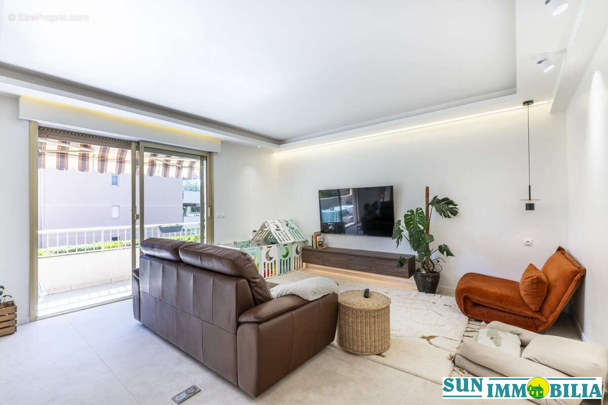 Appartement à SAINT-LAURENT-DU-VAR