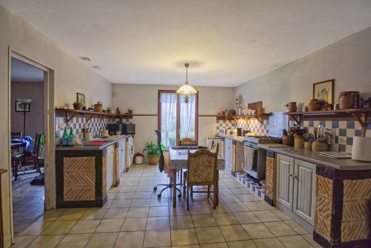 Pavillon de 2 chambres et grande grange à la lisière d'un petit village - photo 3