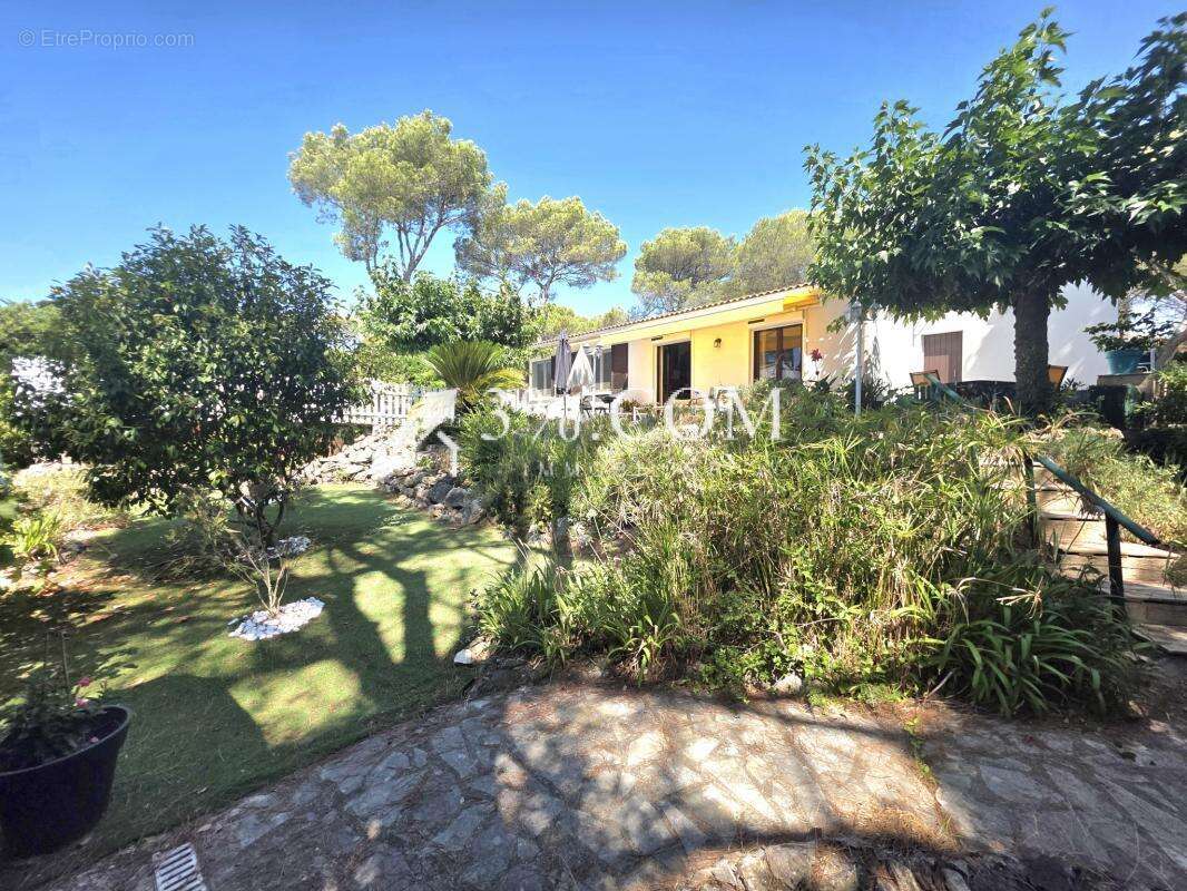 Villa rénovée avec piscine au calme - photo 2