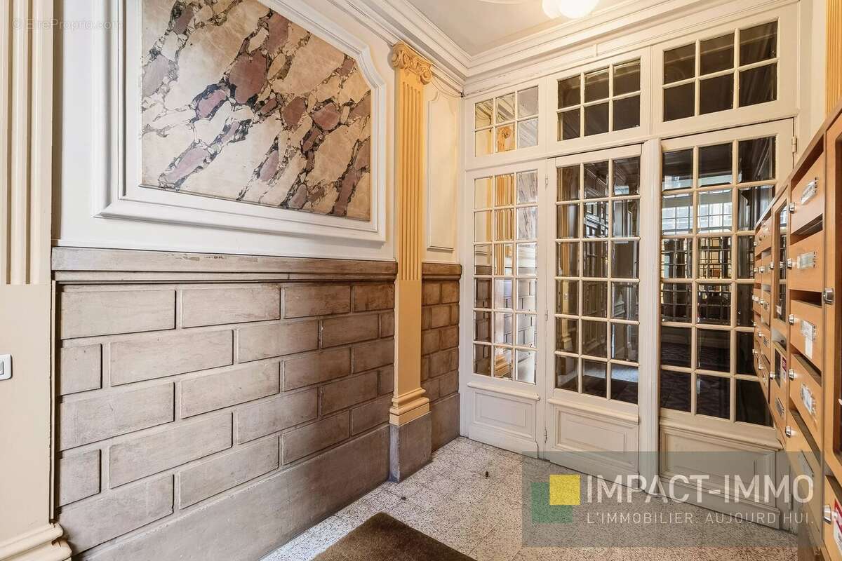 EXCLUSIVITÉ - NOUVEAUTÉ - Dernier étage — Vue dégagée sur les toits — Charme de l'ancien — Montmartre - photo 11