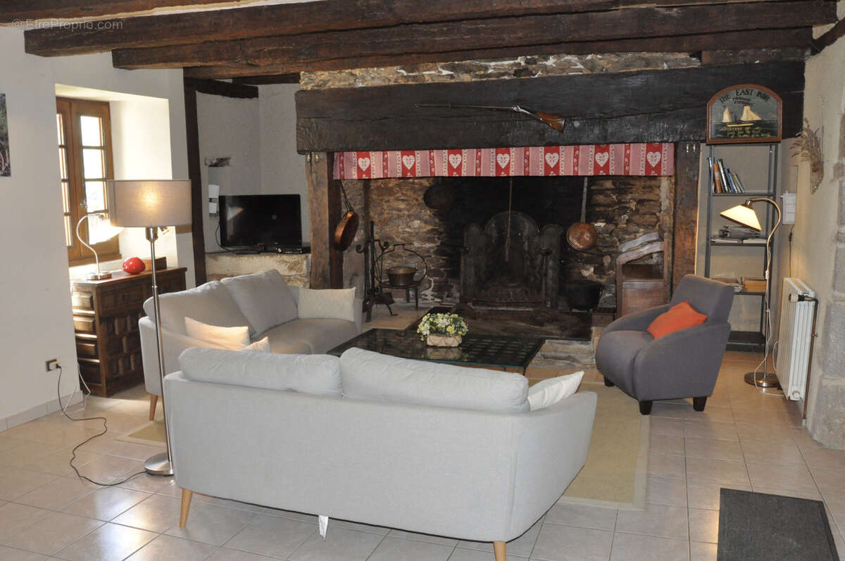 Maison à LAVAL-DE-CERE