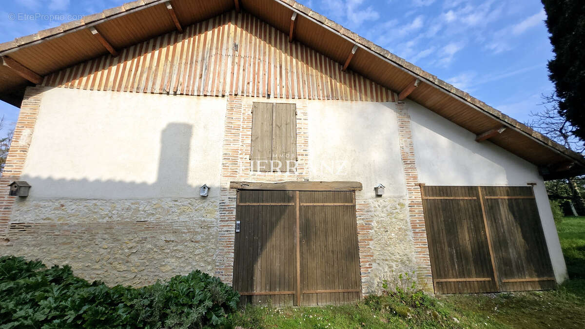 Maison à SAINT-PIERRE-DU-PALAIS