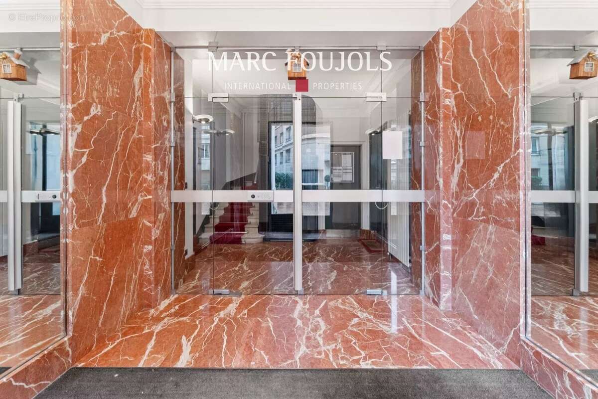 Appartement à PARIS-16E