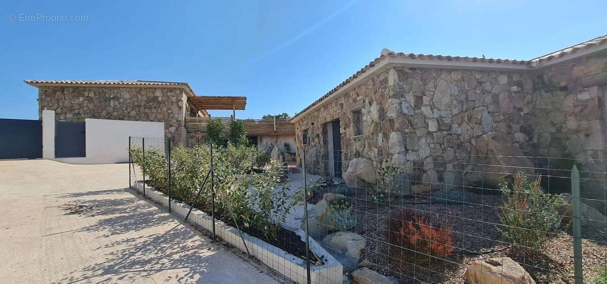 Maison type bergerie T4 et sa piscine - photo 2