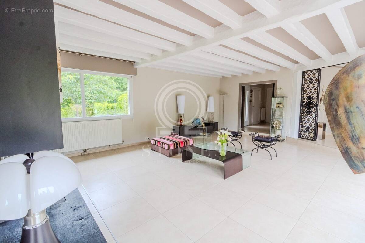 Maison 212 m² à Crespieres  - photo 7