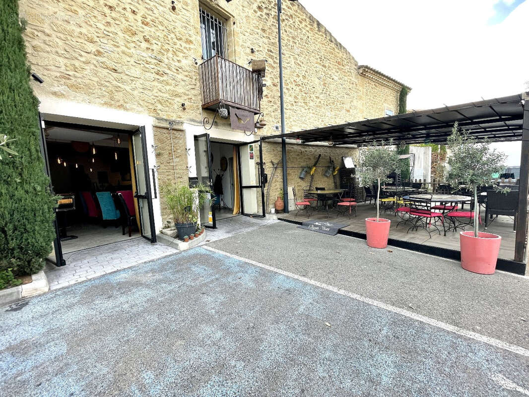 Commerce à AIGUES-VIVES