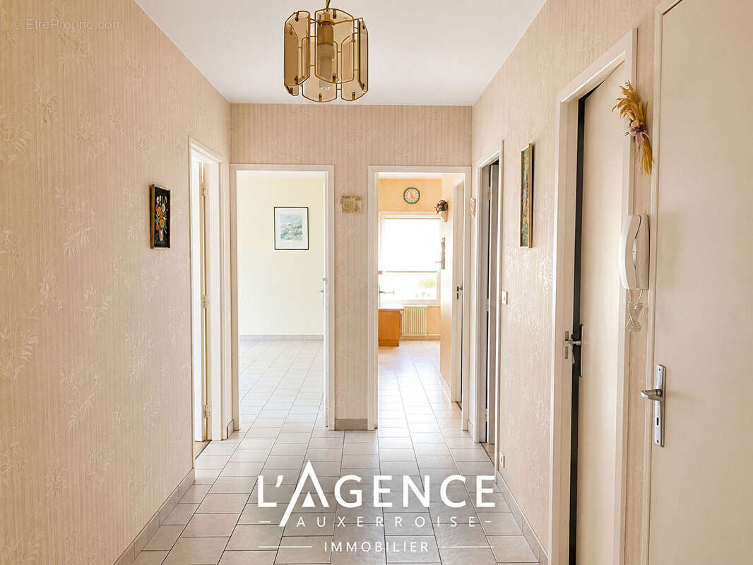 À VENDRE  Appartement T4 avec garage fermé  Auxerre - photo 3