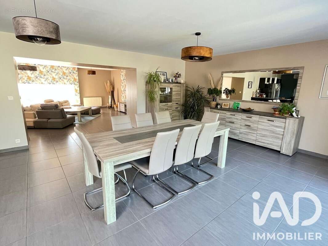 Maison 189 m² à Miniac-Morvan  - photo 3