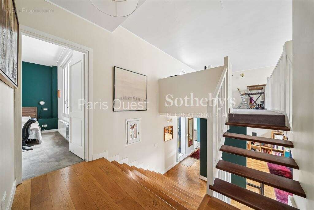Appartement à PARIS-17E