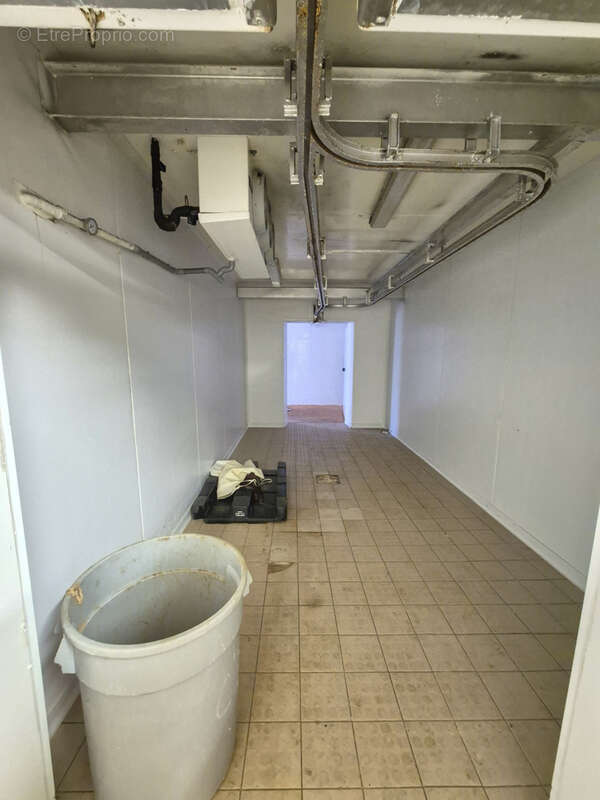 Bâtiment industriel à vendre   Alès • ±660 m2 sur terrain clos 1 389 m2 - photo 16