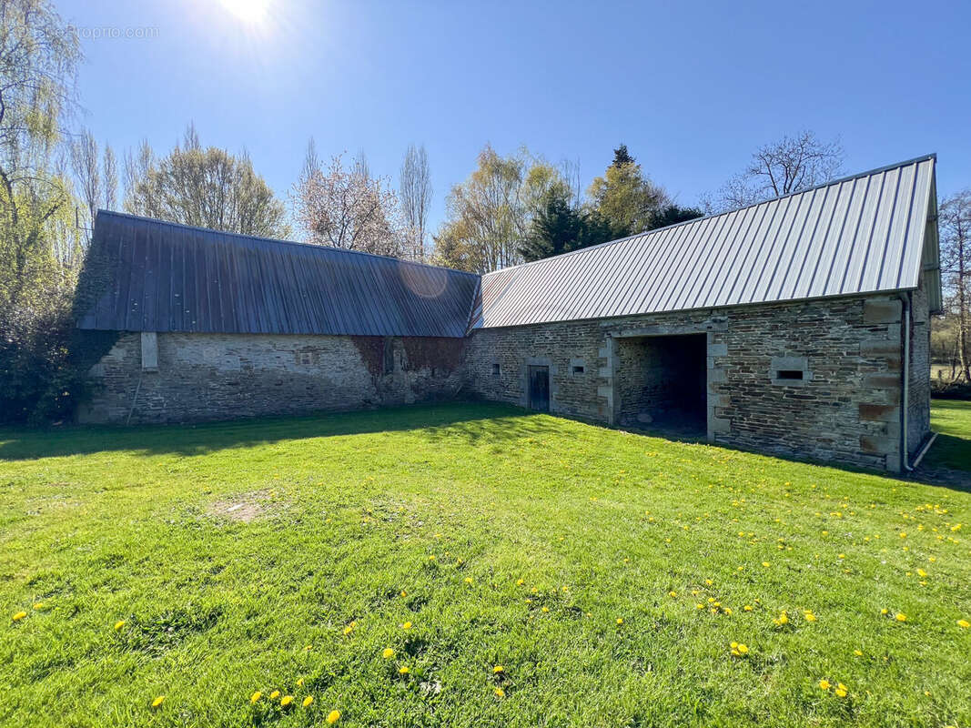 Maison à SAINT-PIERRE-DU-REGARD