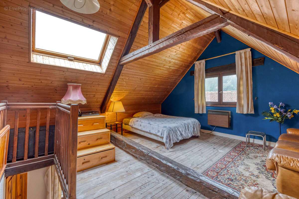 Maison à LA COMBE-DE-LANCEY