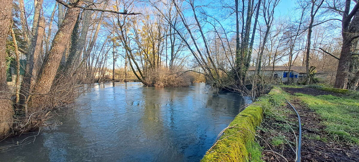 Terrain à SAINT-MAXIRE