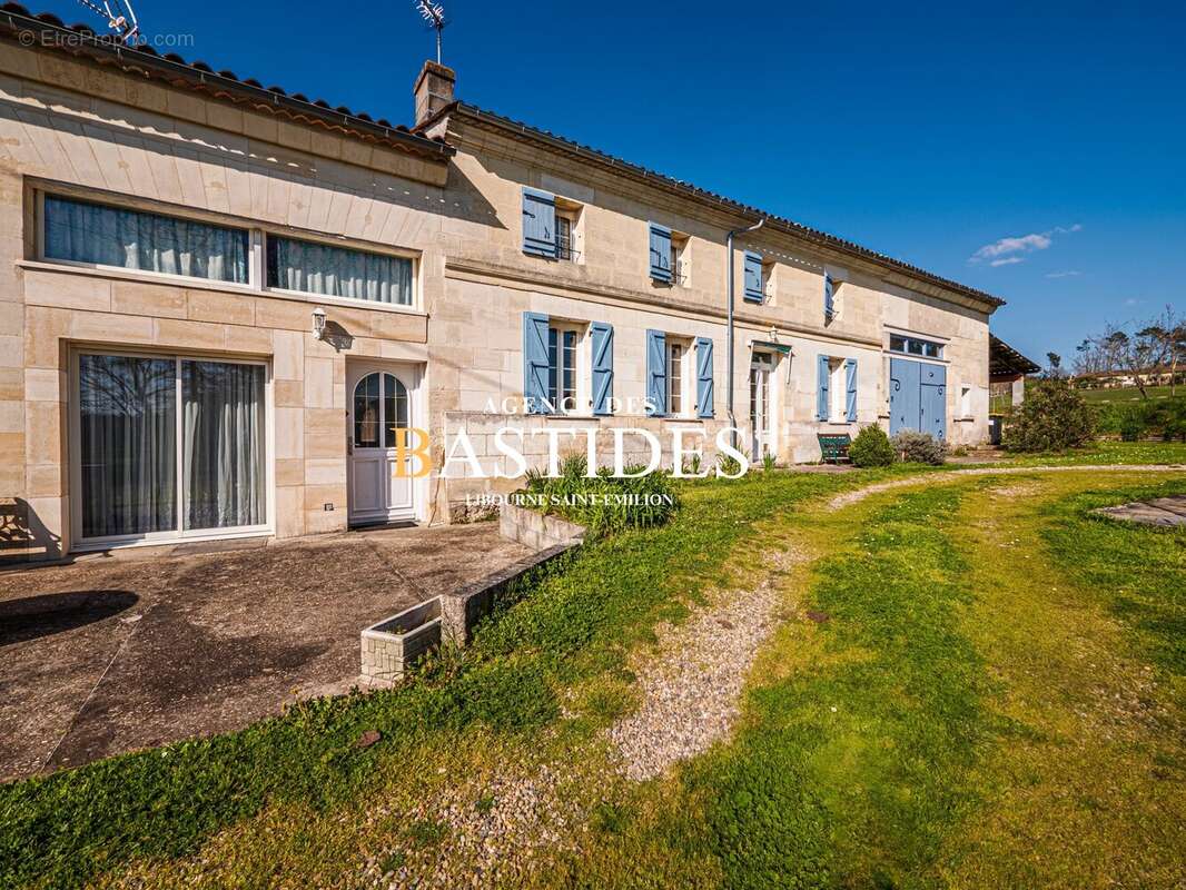 Maison à COUTRAS