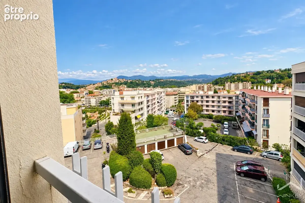 Studio lumineux - dernier étage vue dégagée château de Cagnes - photo 9
