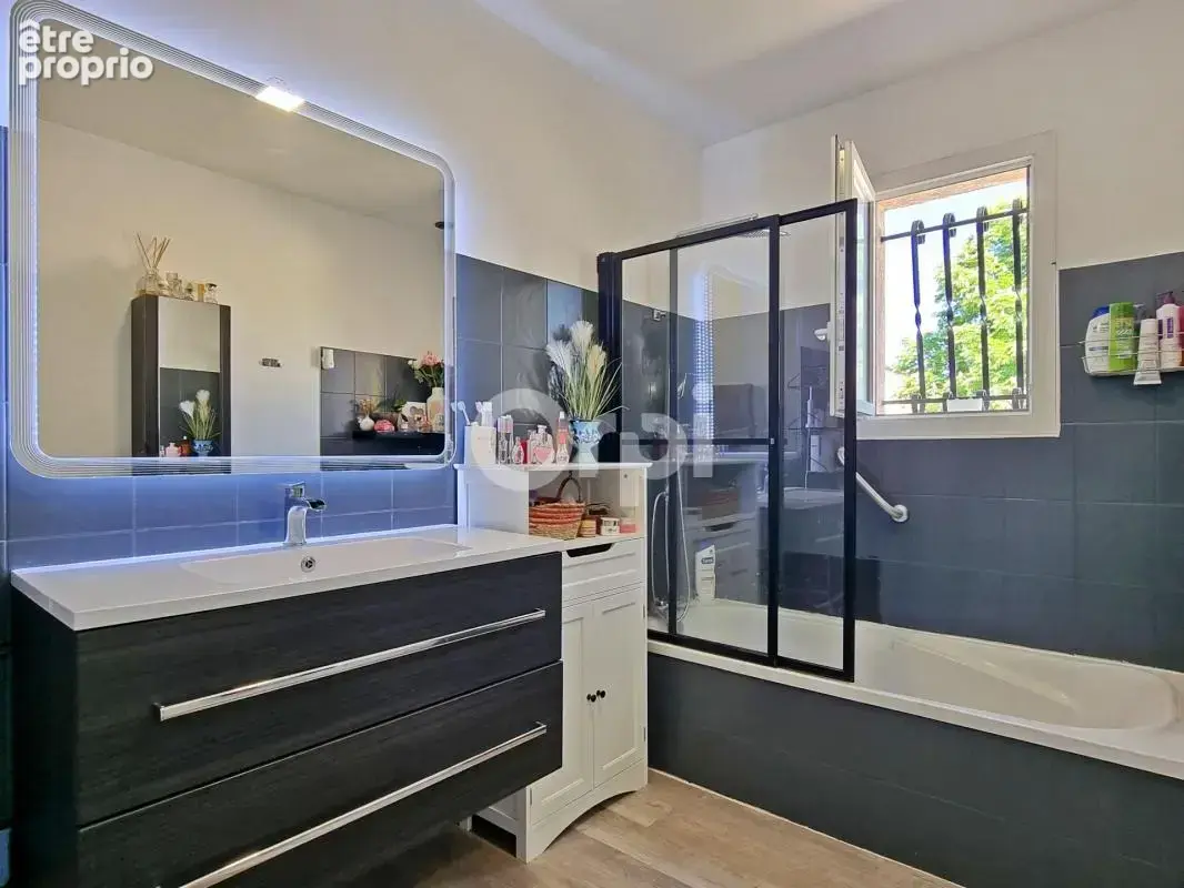– Villa plain-pied 3 chambres avec piscine – À 5 min d’Alès – - photo 14