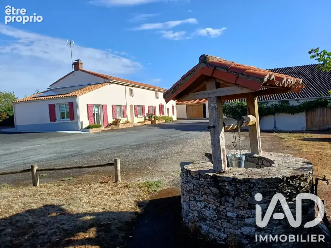 Photo 1 - Maison à LES BROUZILS